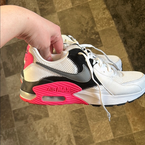 Nike Women's Excee Air Max White and Pink Sneakers - Picture 11 of 11